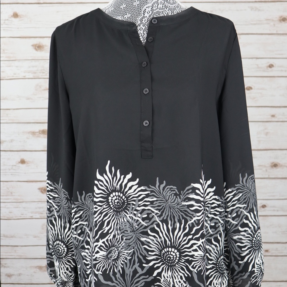 Cute sheer long sleeve blouse with flowers 🌺